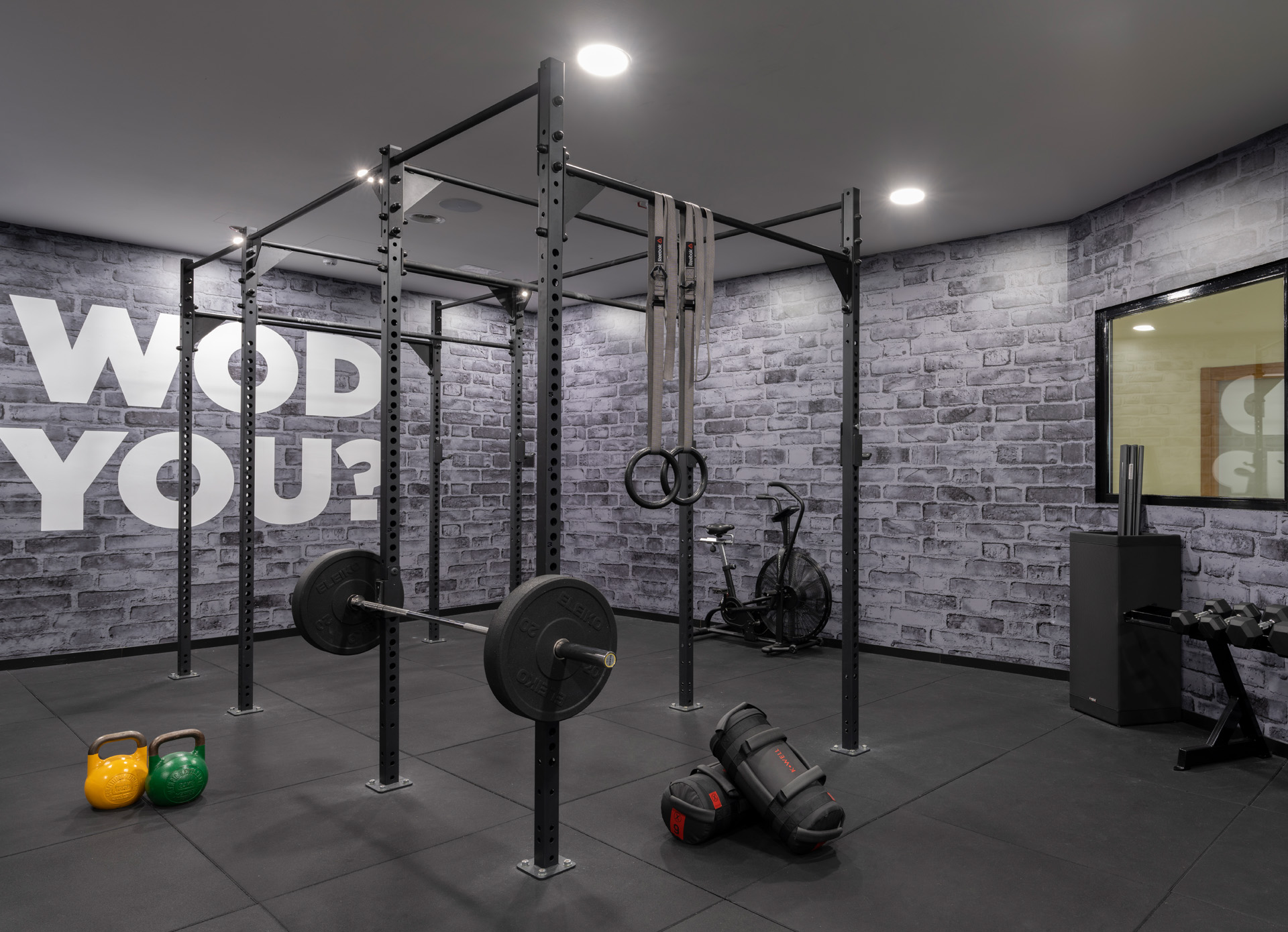 Studio<br>Cross Active